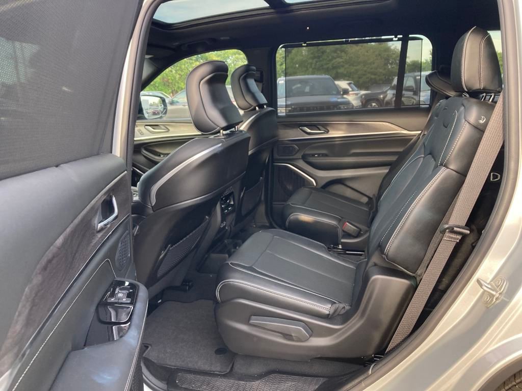 Vehicle image 24 of 38