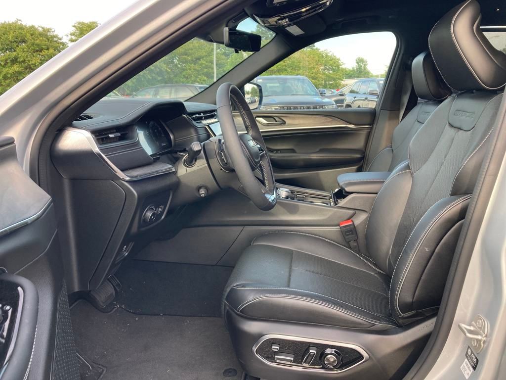 Vehicle image 9 of 38
