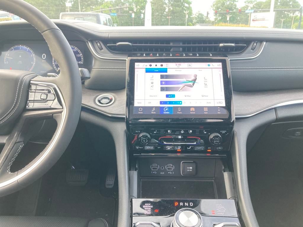 Vehicle image 20 of 38