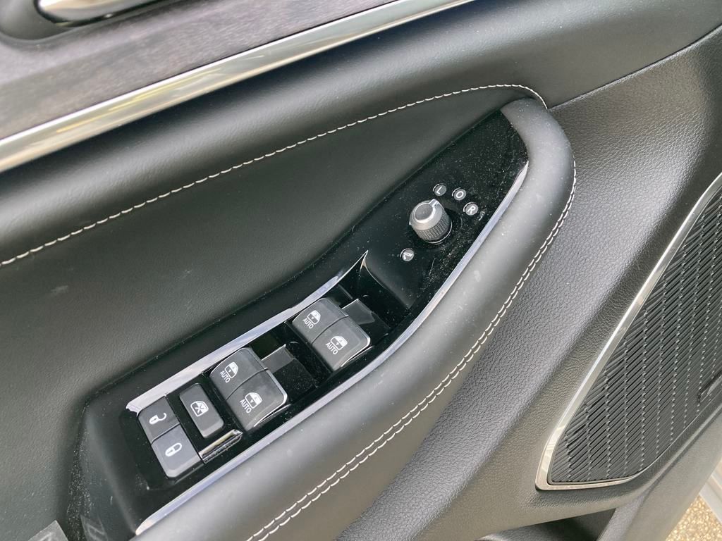 Vehicle image 11 of 38