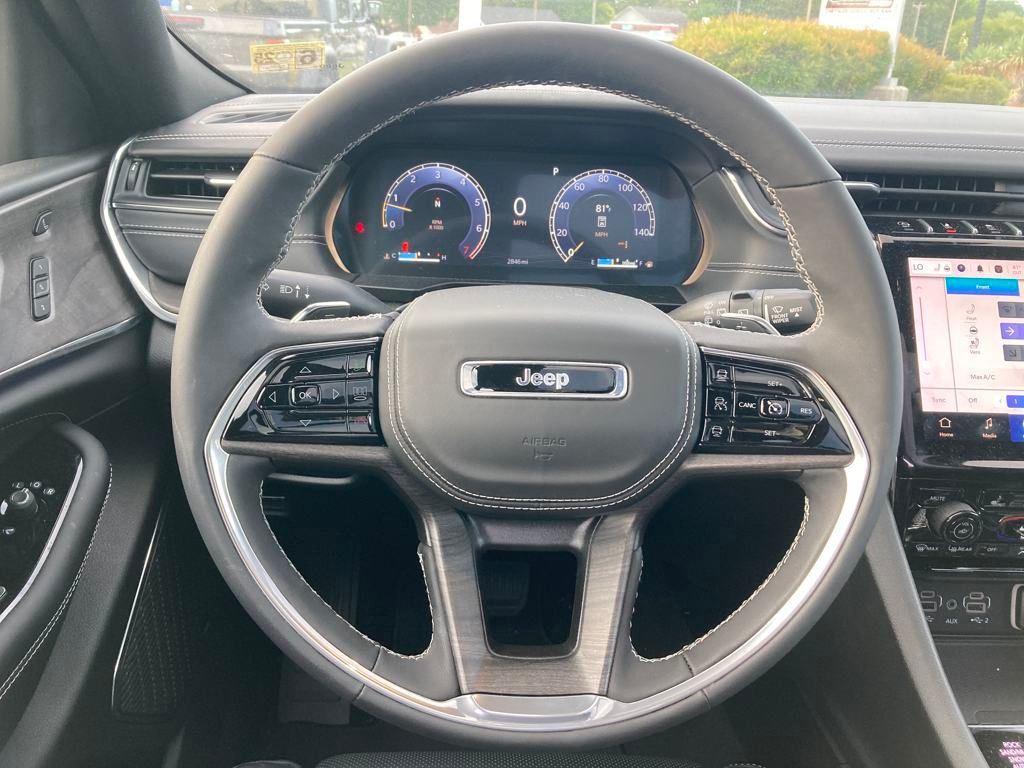 Vehicle image 14 of 38