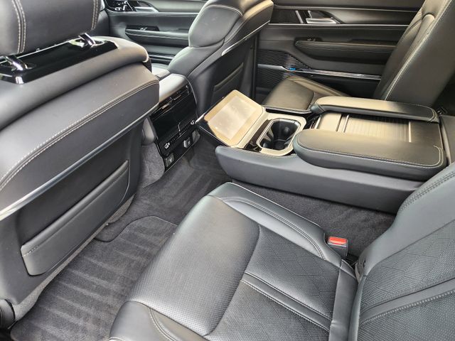 2024 Jeep Grand Wagoneer Series II Obsidian Image 16 of 37