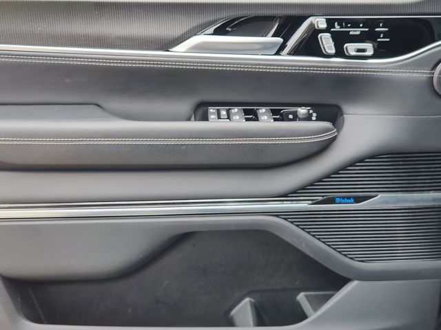 2024 Jeep Grand Wagoneer Series II Obsidian Image 25 of 37