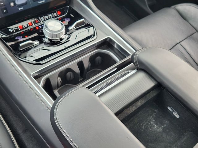 2024 Jeep Grand Wagoneer Series II Obsidian Image 24 of 37