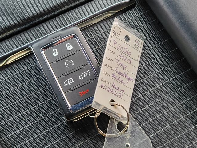 2024 Jeep Grand Wagoneer Series II Obsidian Image 27 of 37