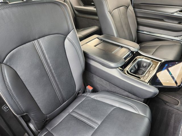 2024 Jeep Grand Wagoneer Series II Obsidian Image 14 of 37