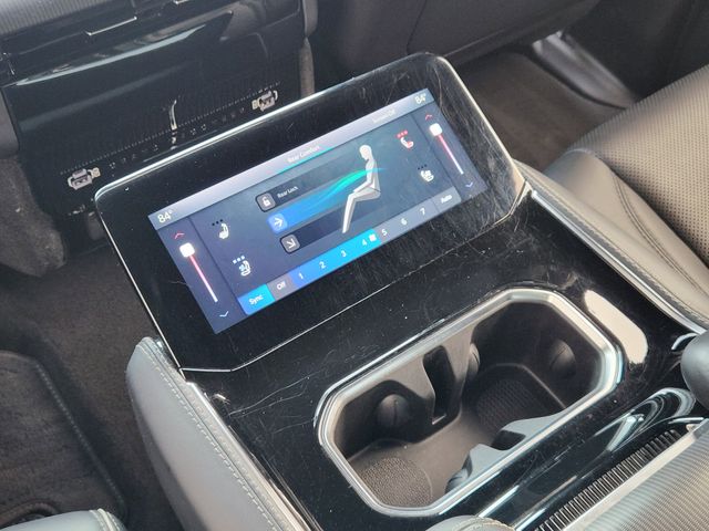 2024 Jeep Grand Wagoneer Series II Obsidian Image 32 of 37