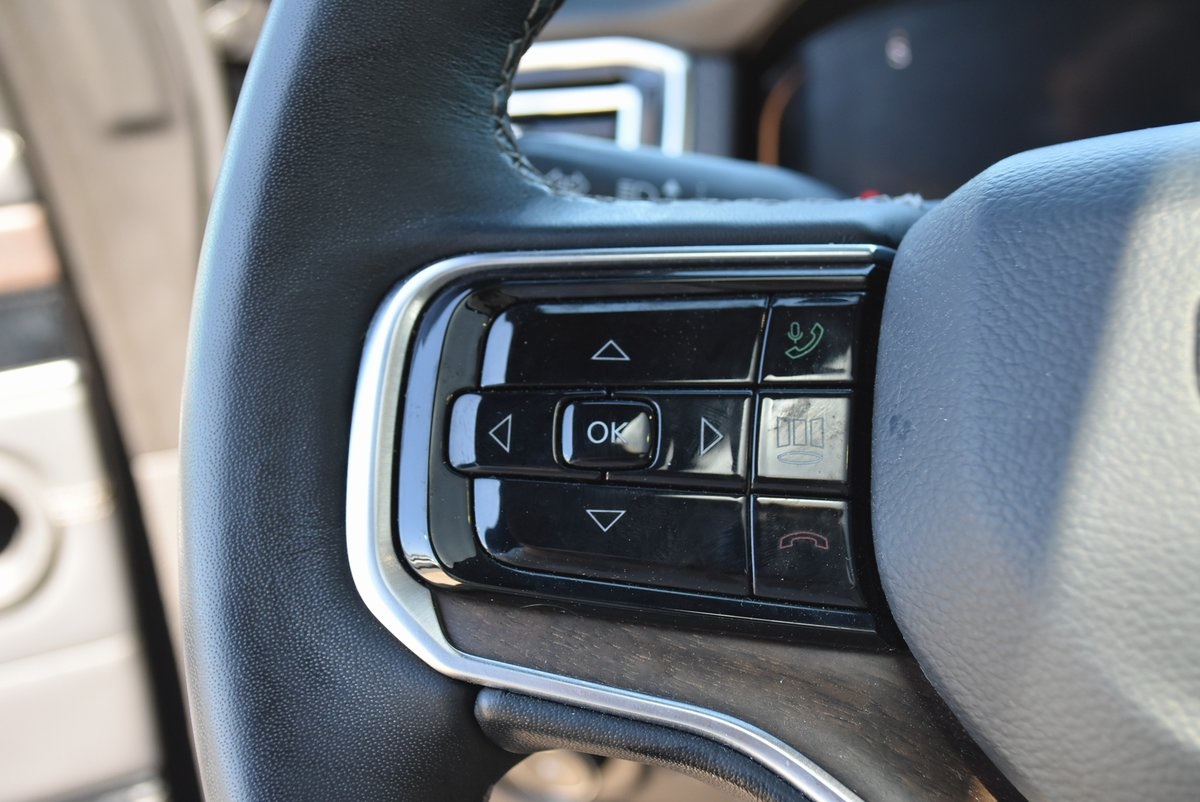 Vehicle image 28 of 39