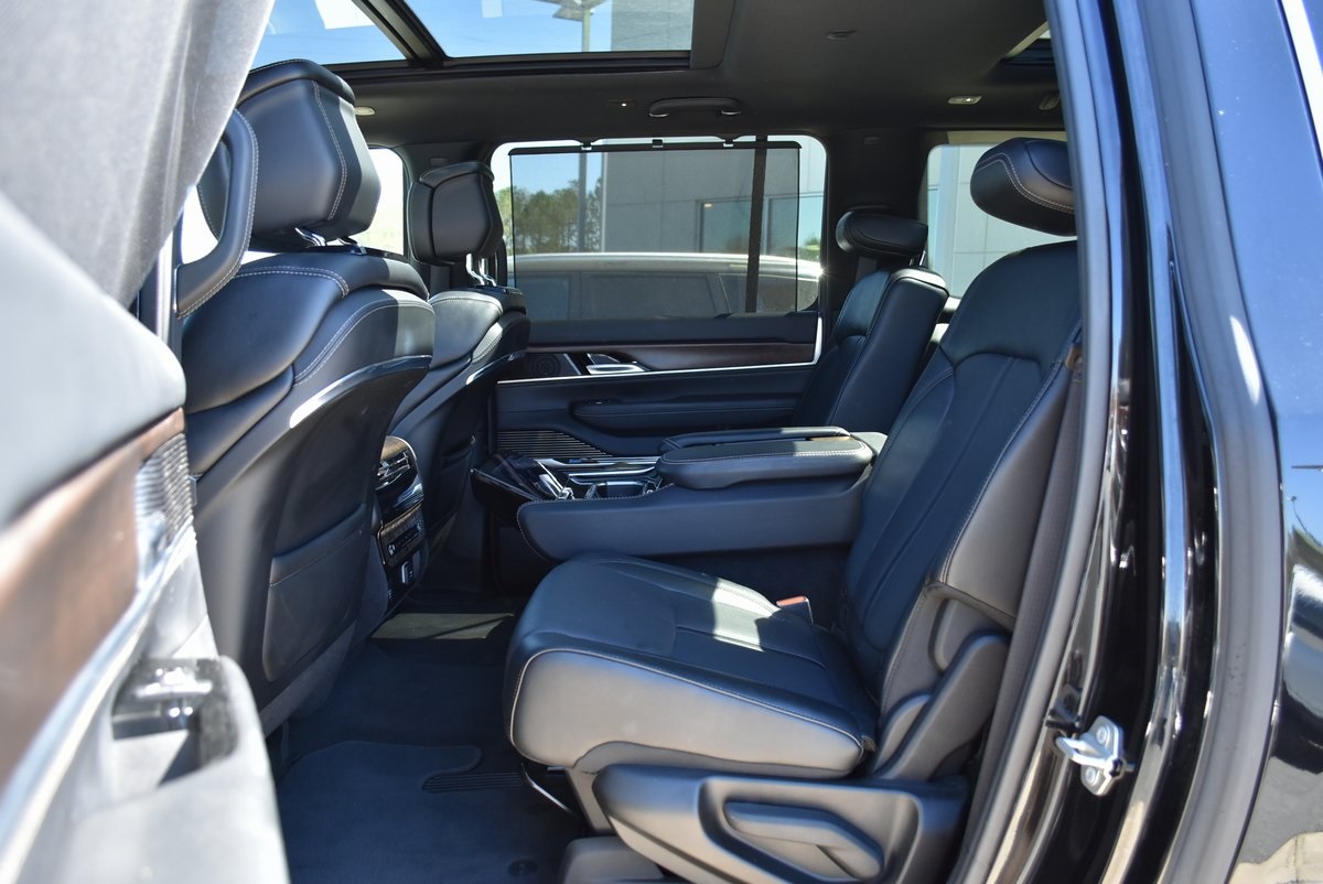 Vehicle image 33 of 39