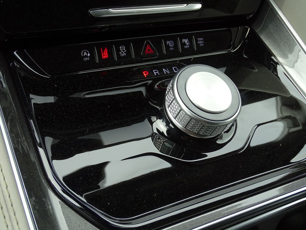 Vehicle image 25 of 26