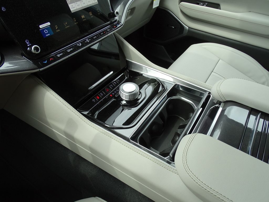 Vehicle image 24 of 26