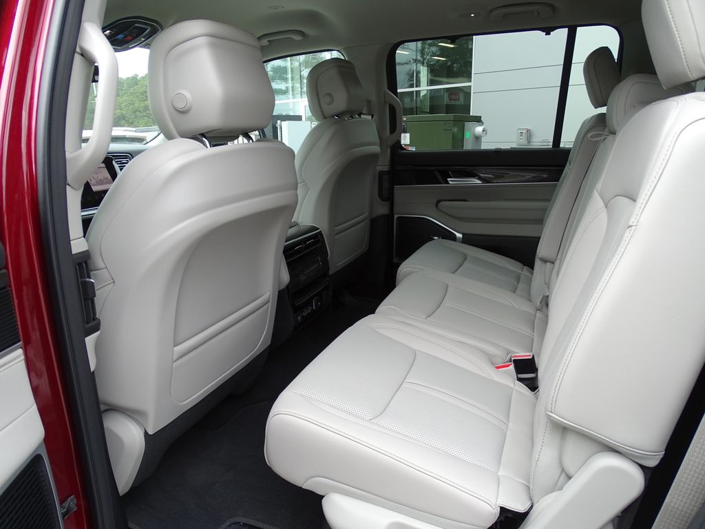 Vehicle image 12 of 26