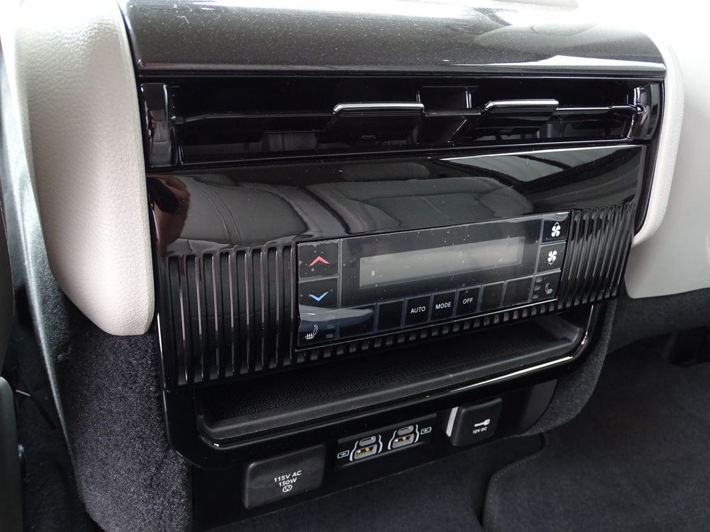 Vehicle image 14 of 26