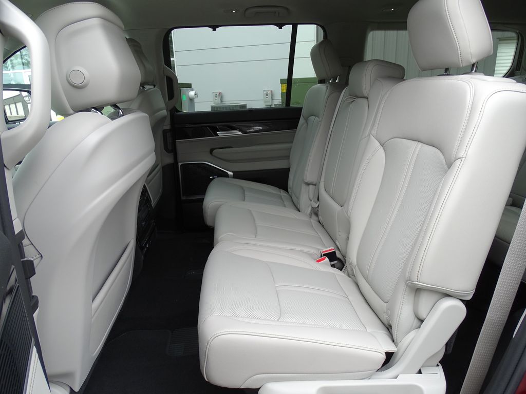 Vehicle image 13 of 26