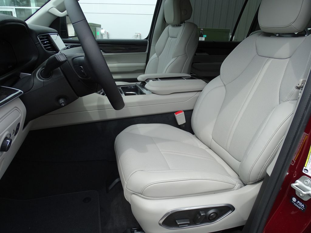 Vehicle image 16 of 26