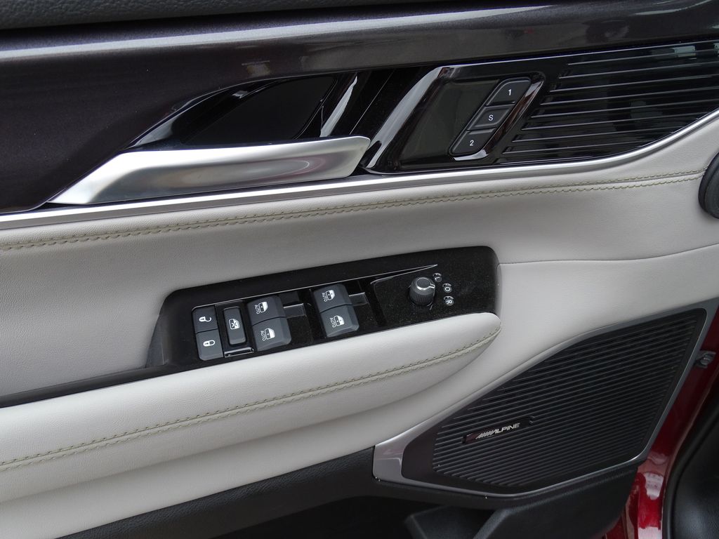 Vehicle image 18 of 26