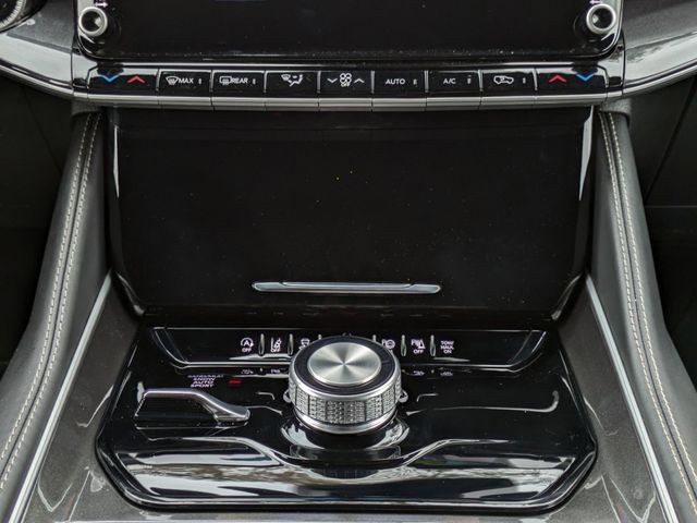 Vehicle image 17 of 27