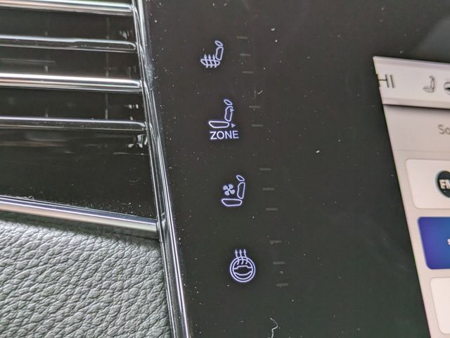 Vehicle image 21 of 27