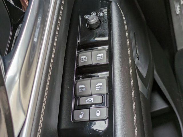 Vehicle image 22 of 27