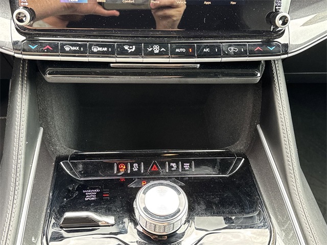 Vehicle image 18 of 40