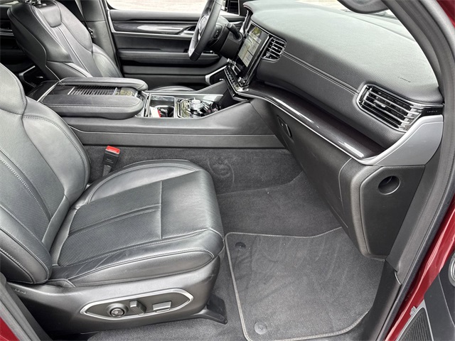 Vehicle image 36 of 40