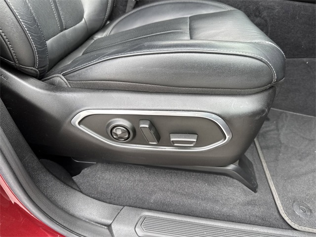 Vehicle image 37 of 40