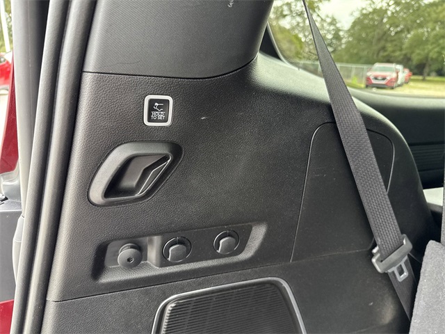 Vehicle image 39 of 40