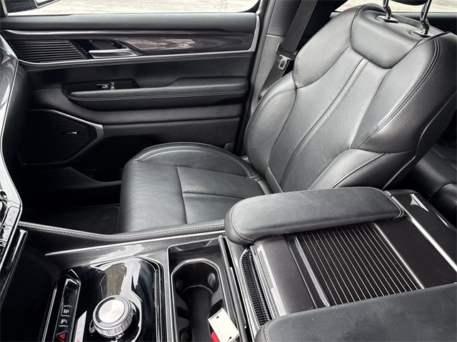 Vehicle image 26 of 40