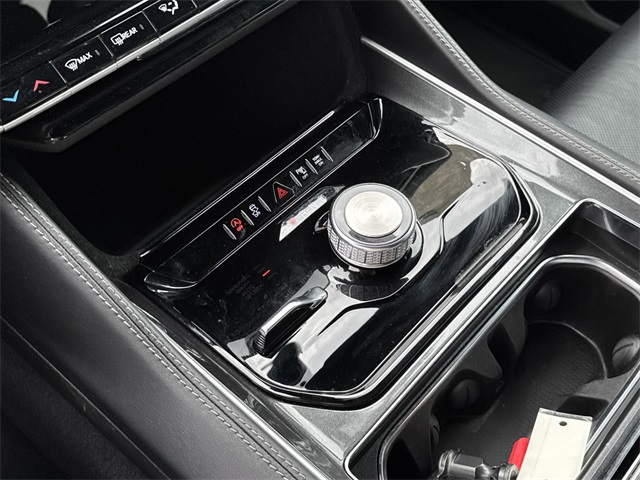 Vehicle image 19 of 40