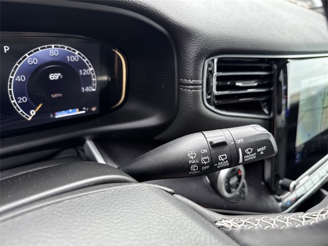 Vehicle image 25 of 40