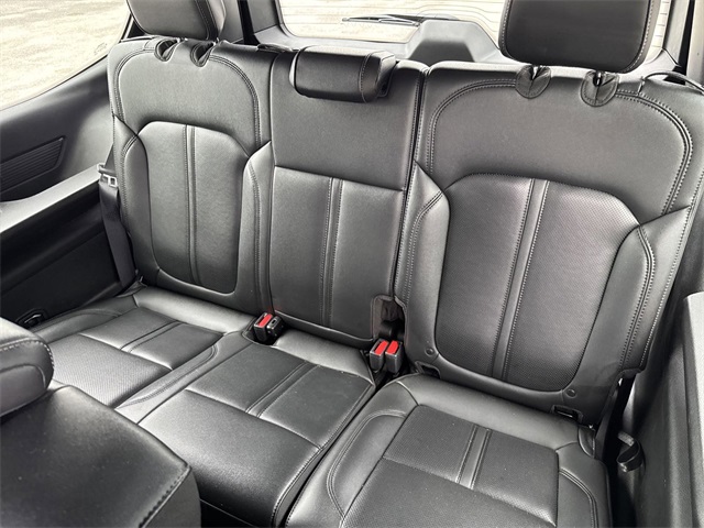 Vehicle image 34 of 40