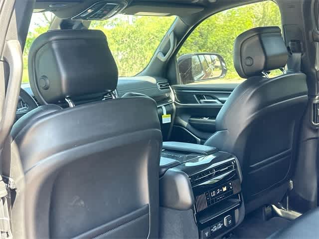 2024 Jeep Wagoneer L Base Image 19 of 37