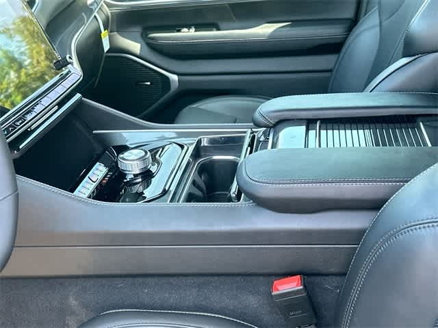 2024 Jeep Wagoneer L Base Image 28 of 37