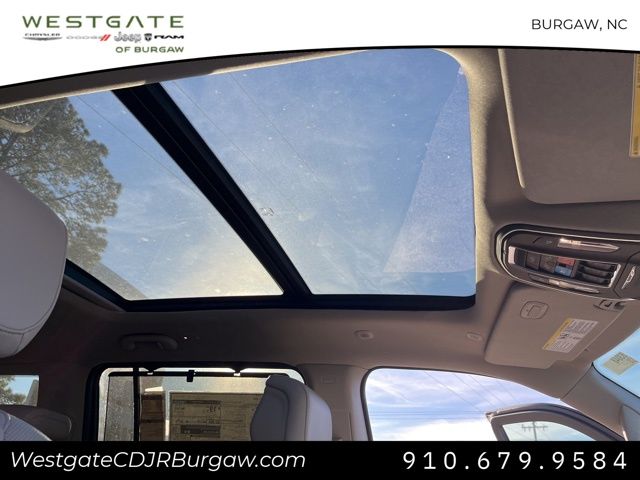 Vehicle image 14 of 21
