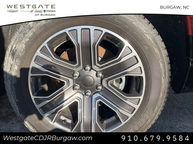 Vehicle image 18 of 21