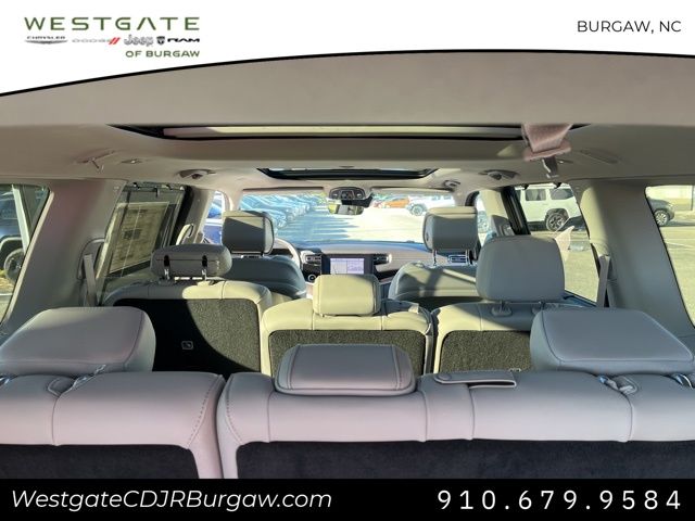 Vehicle image 16 of 21