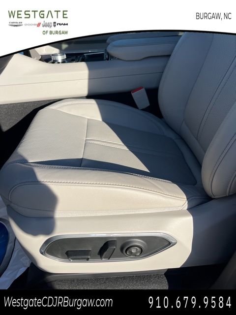 Vehicle image 20 of 21