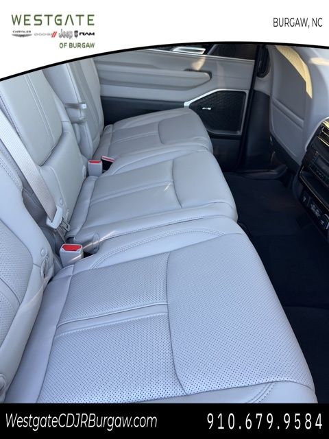 Vehicle image 15 of 21