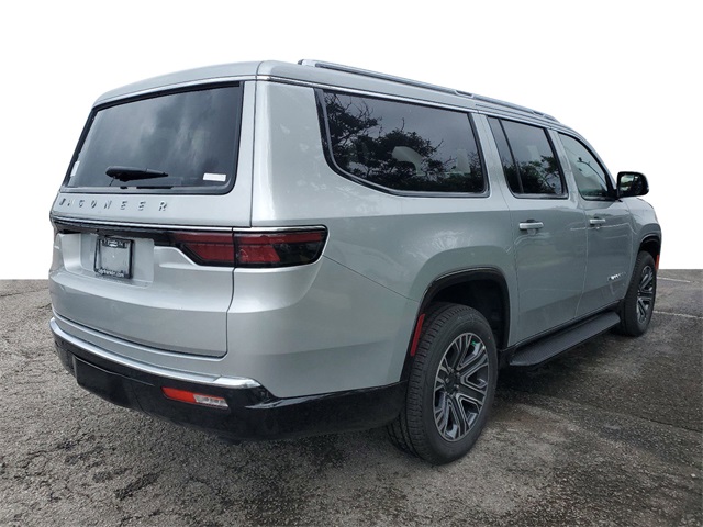 Vehicle image 4 of 22