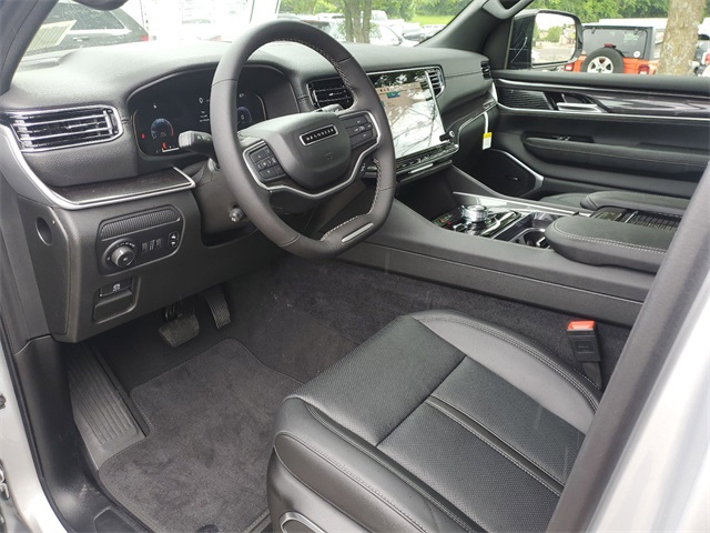 Vehicle image 18 of 22