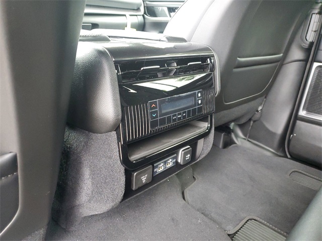 Vehicle image 12 of 22