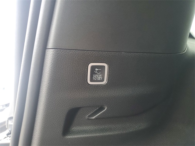 Vehicle image 8 of 22