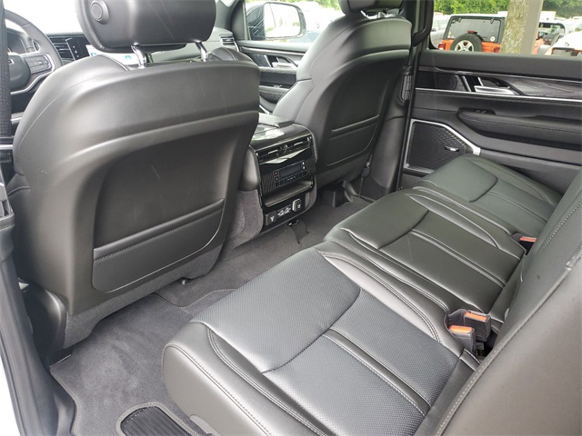 Vehicle image 11 of 22