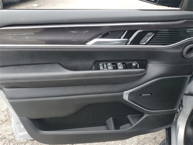 Vehicle image 14 of 22