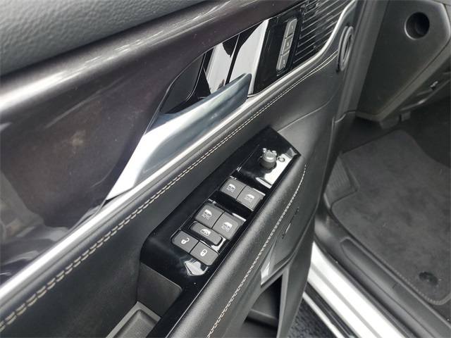 Vehicle image 15 of 22