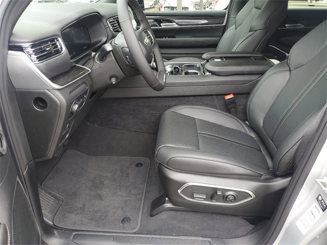 Vehicle image 16 of 22