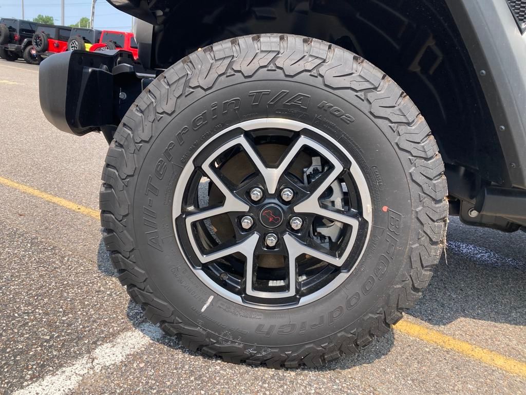 Vehicle image 27 of 37