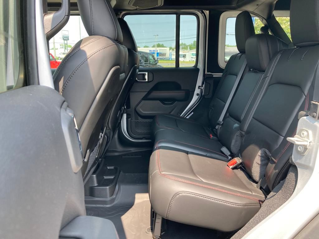 Vehicle image 25 of 37