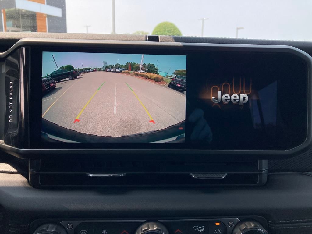 Vehicle image 26 of 37