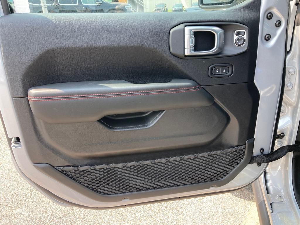 Vehicle image 24 of 37